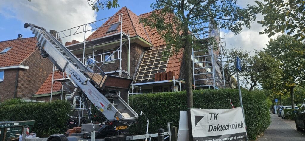 Dakrenovatie hellend dak in Hilversum 2 Afbeelding van WhatsApp op 2025 09 06 om 17.36.47 19010b03 1